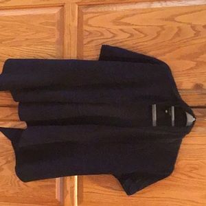 Short sleeve open sweater.